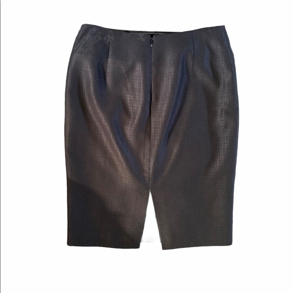 Tahari dark purple pencil skirt. Size 4. EUC. - Picture 7 of 7